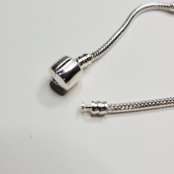 NWT Pandora Style Snake Chain Bracelet Snap Lock Barrel For Charms Shiny Silver - Picture 3 of 3